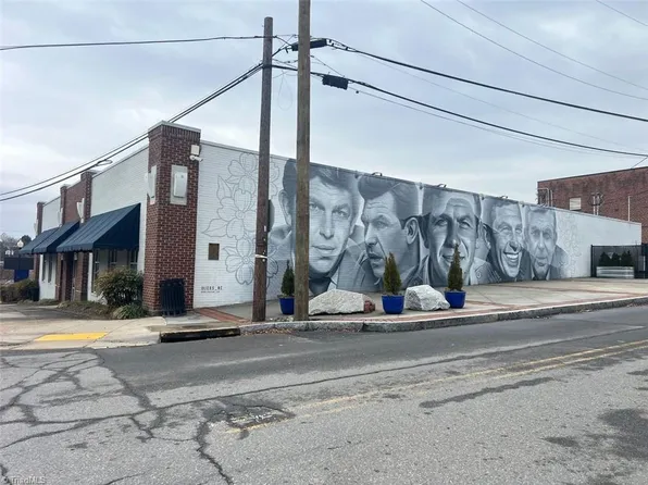 199 N Renfro St, Mount Airy, NC 27030