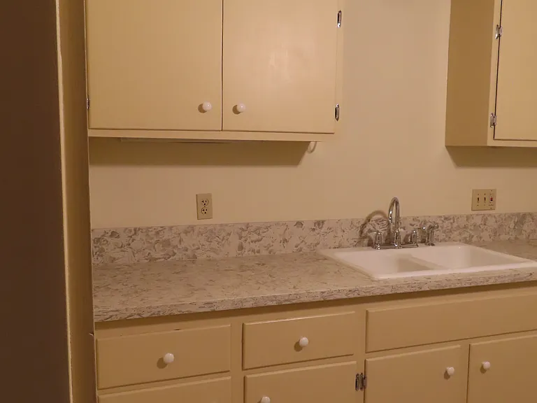 405 W C St — Photo 1