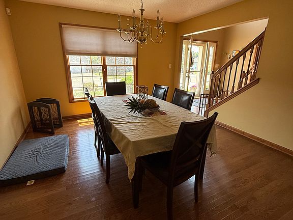 3rd image of 120 Newcastle Dr