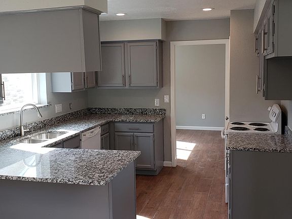 2nd image of 306 Creek Bend Dr