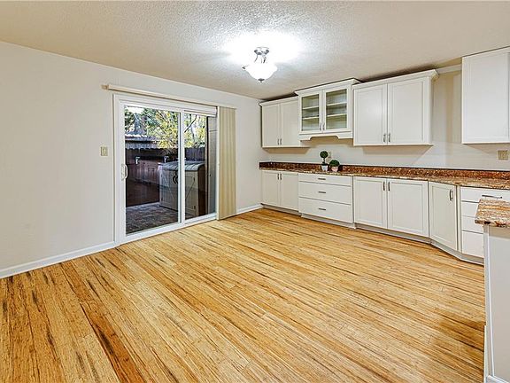 3rd image of 866 Northwood Blvd #35