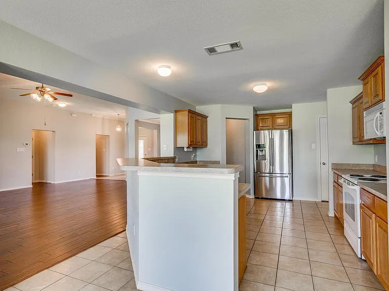 7721 Willow Ridge Dr — Photo 3