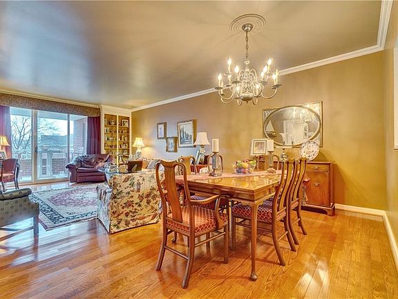 5th image of 215 Brooke Ave APT 307