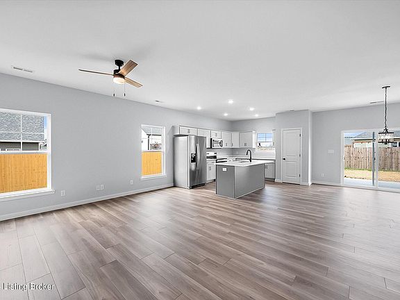 3rd image of 167 Harvest Dr