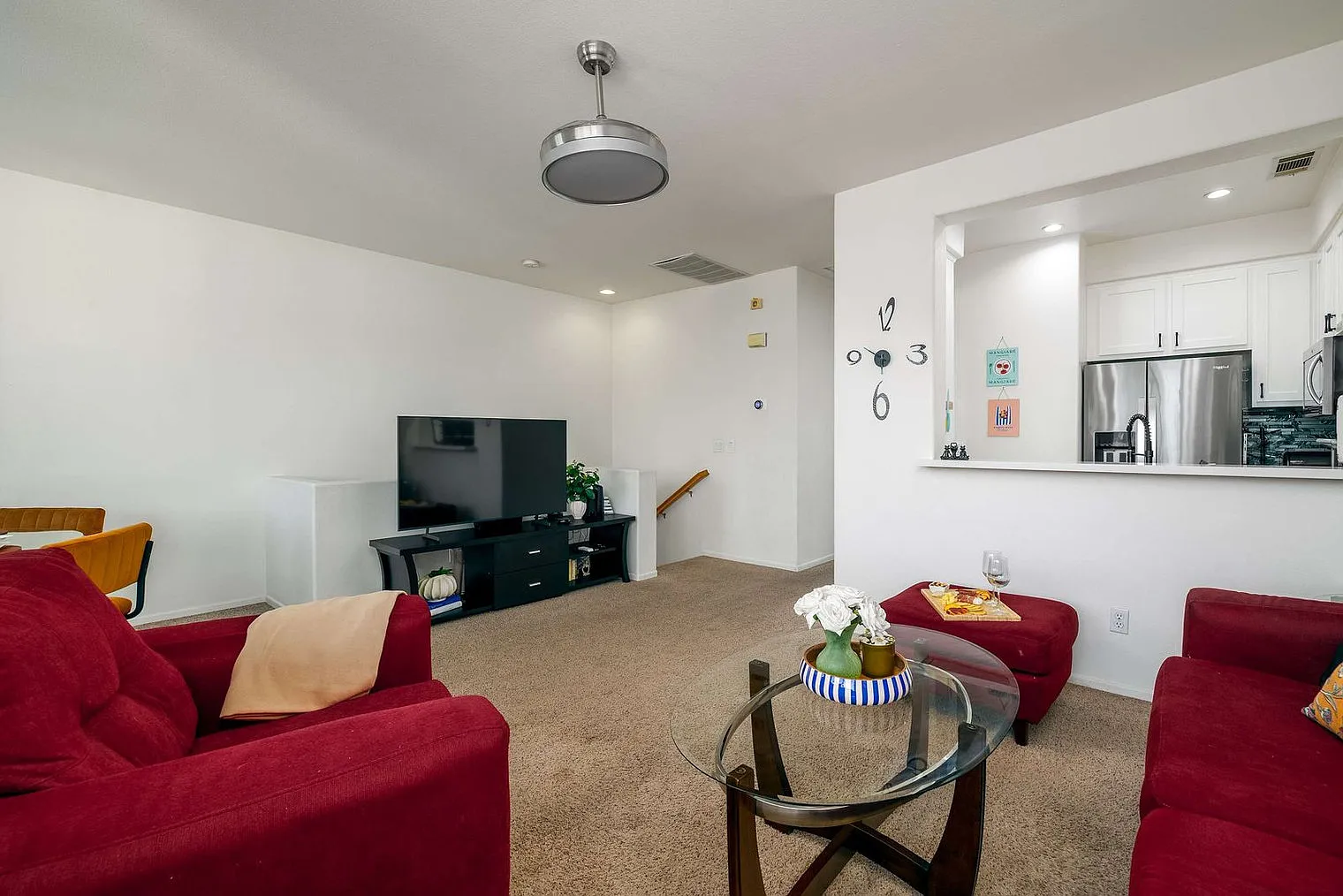 3 bed, 2.0 bath, 1033 sqft, $6,096 — Photo 1