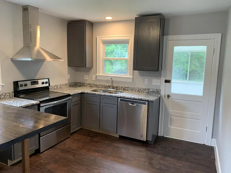 1200 Garrison Ave — Photo 6