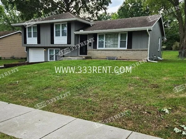8405 E 85th St, Raytown, MO 64138