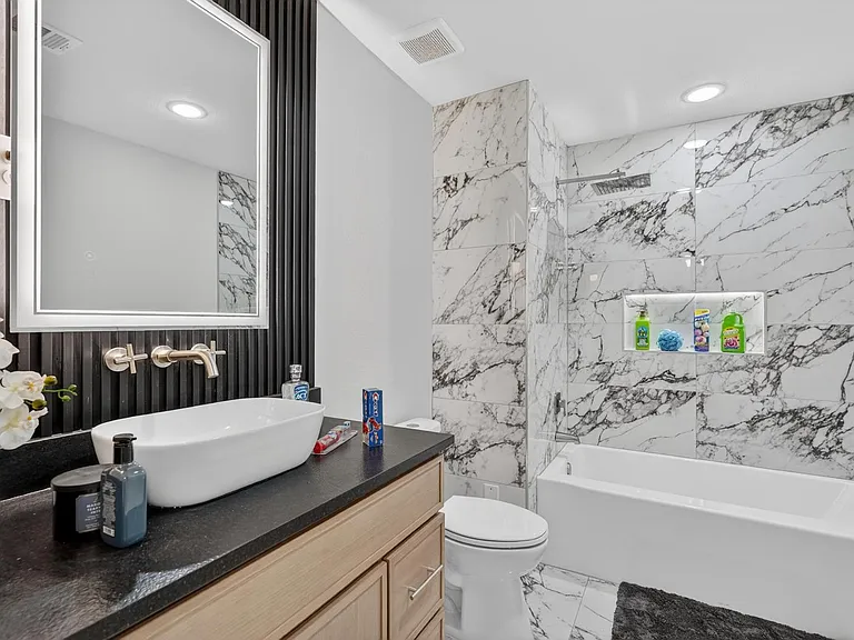 2404 Dyson St — Photo 19
