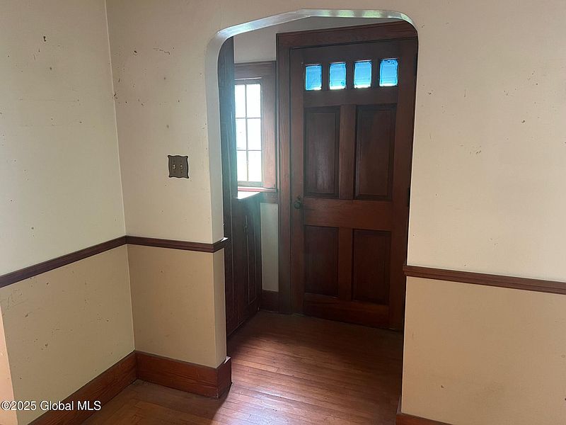5th image of 928 Sacandaga Road