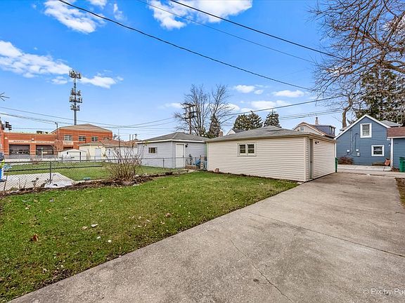 4th image of 1607 Clarence Ave