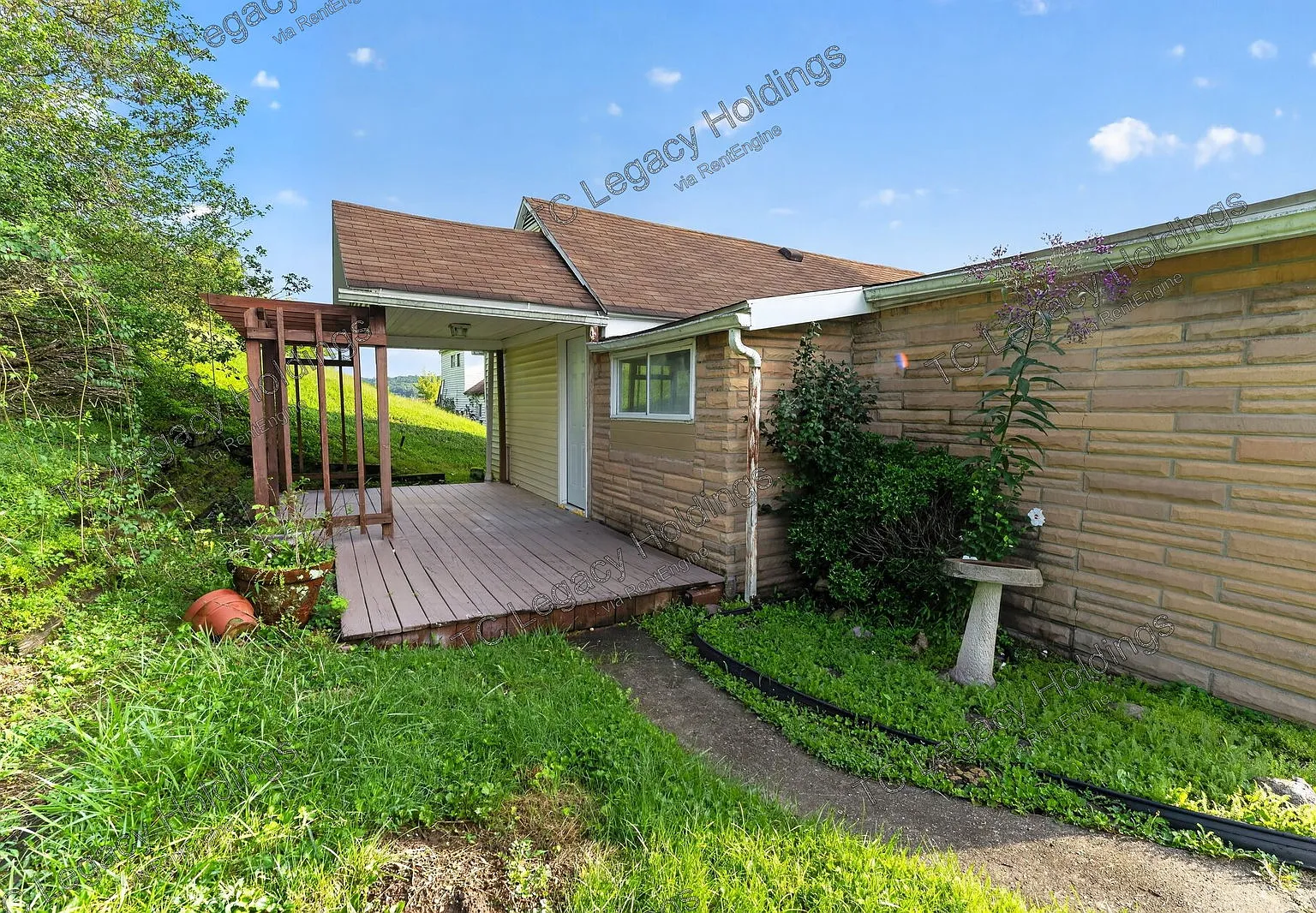 2 bed, 1.0 bath, 799 sqft, $1,050 — Photo 2
