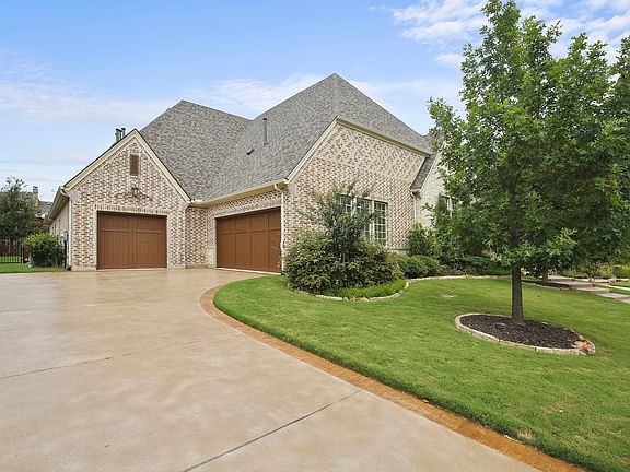 3rd image of 441 Longwood Dr