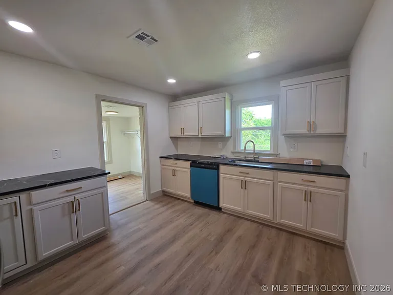815 N Wilson Ave — Photo 10