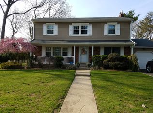 91 Meadow St, Garden City, NY 11530