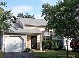 609 Pleasant Pl, Island Lake, IL 60042