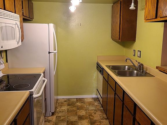 5th image of 227 Woodridge St APT 8