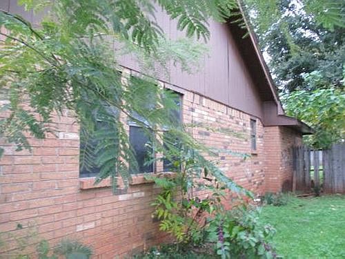 4th image of 412 W B Ave