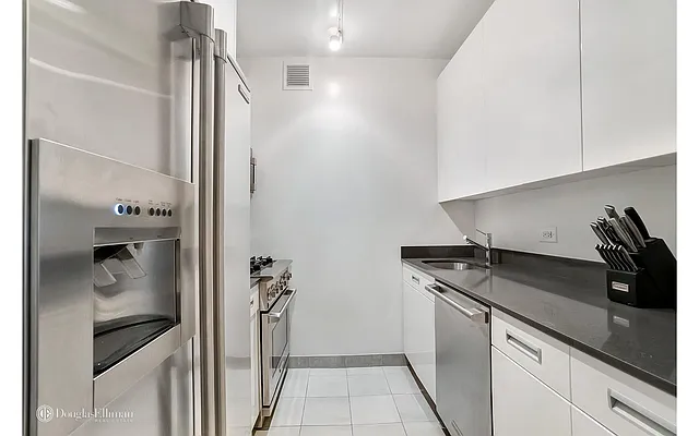 Rented by Douglas Elliman | media 12