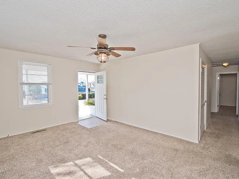 614 W Broad St — Photo 2