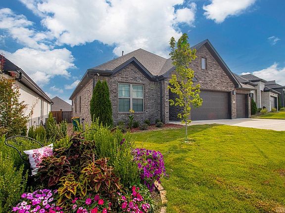 3rd image of 71 Fletcher Ridge Cir