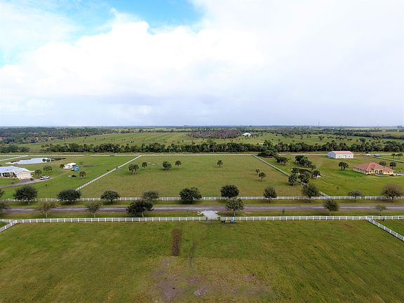 3rd image of 18000 Wagonwheel Ln