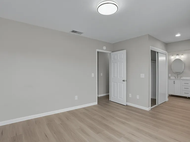8313 Rumson Dr — Photo 24
