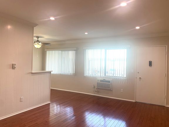 5th image of 2714 W Clark Ave #1H