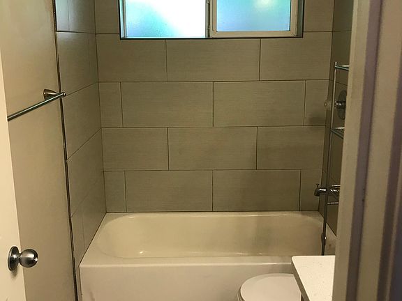 3rd image of 10640 SE 16th St APT 6