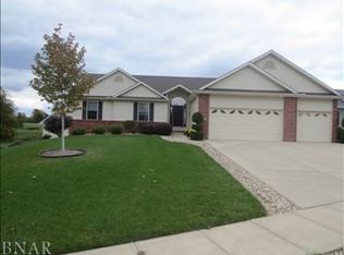 2102 Ridge Creek Dr, Bloomington, IL 61705