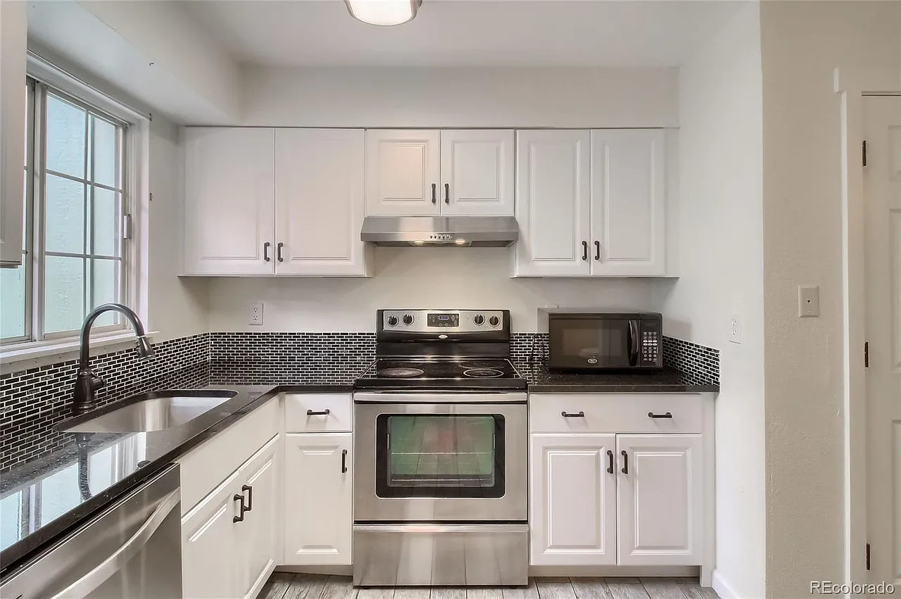 2 bed, 1.5 bath, 1064 sqft, $1,800 — Photo 1