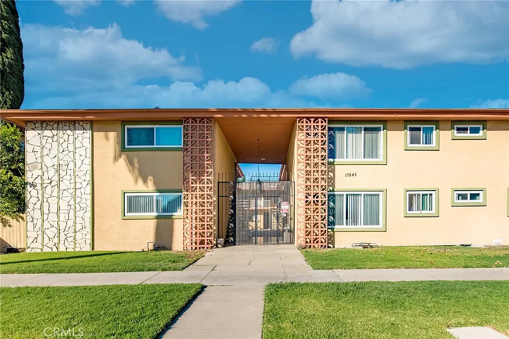 2 bed, 1.0 bath, 800 sqft, $2,100 — Photo 2