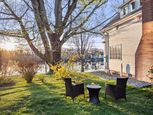 348 Main St, Groveland, MA 01834