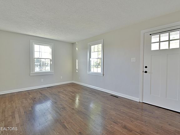 4th image of 1206 Texas Ave