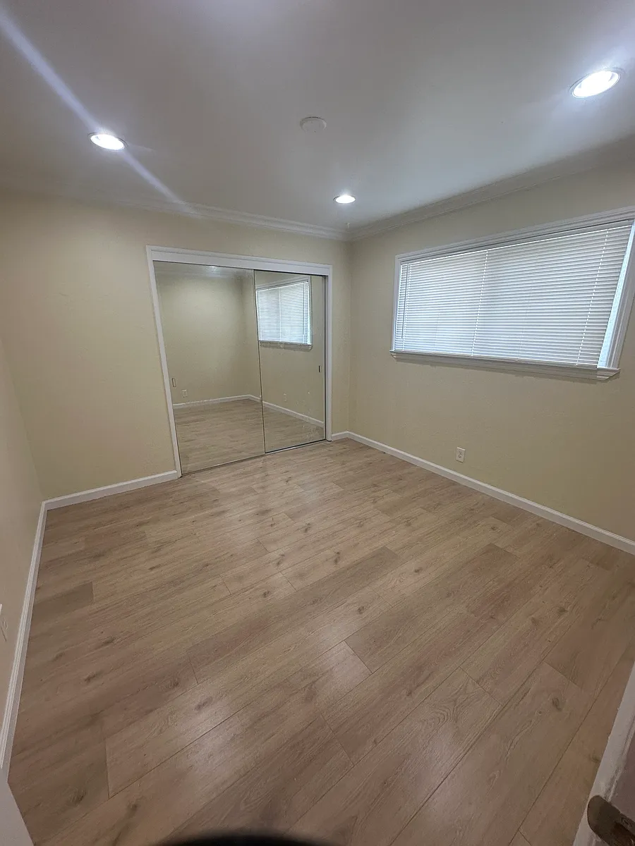 Building Photo - 521 S Willard Ave #2