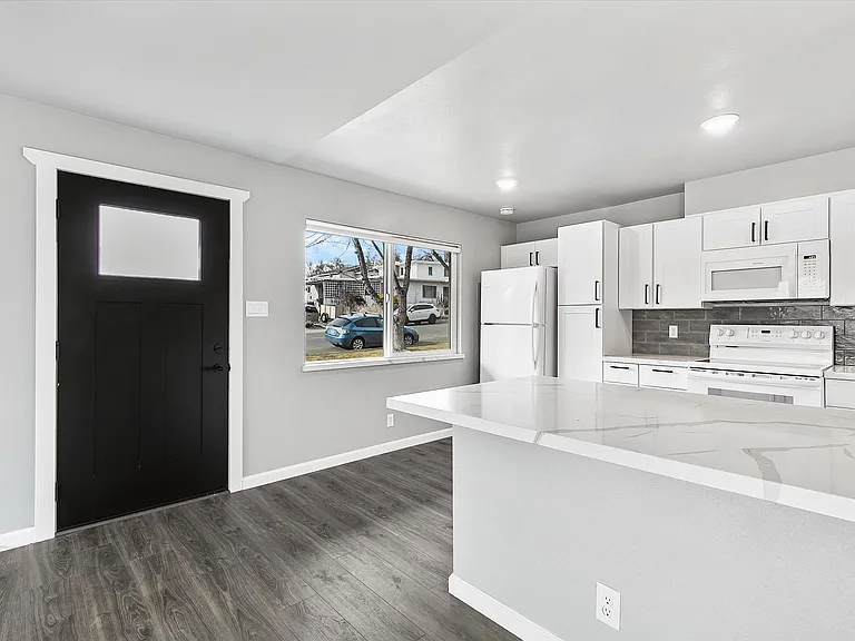 1570 Lander St — Photo 1