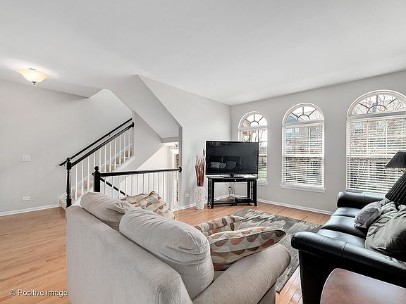 3rd image of 27W711 N Meadowview Dr