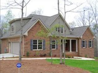 141 Woodmont Dr, Cornelia, GA 30531