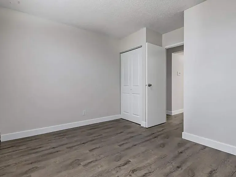 74 Dumont Cres — Photo 21