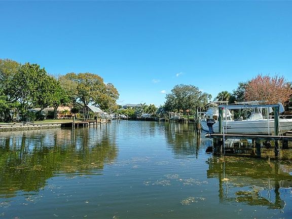 4th image of 1915 Bayou Grande Blvd NE