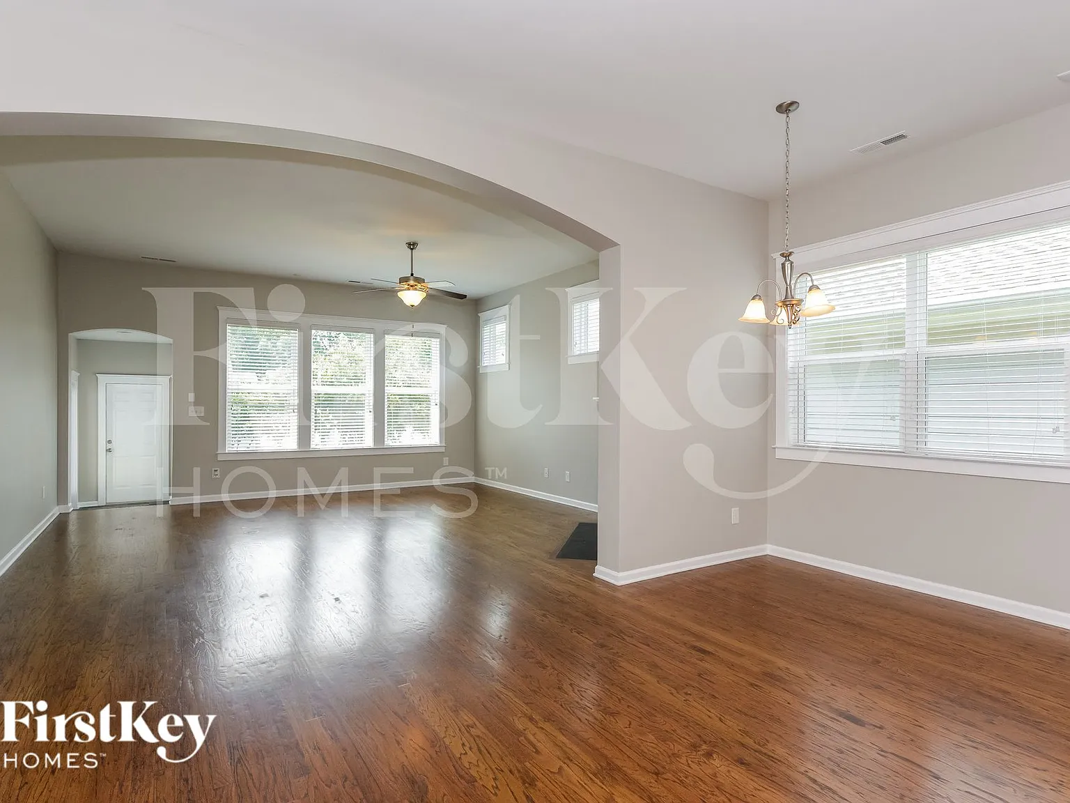 3 bed, 2.0 bath, 1999 sqft, $2,770 — Photo 4