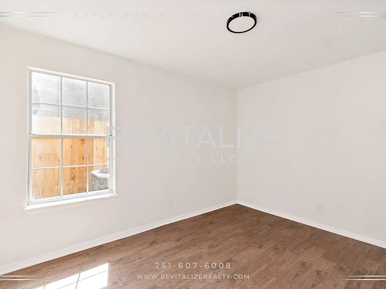 6513 Victoria Pl S — Photo 7