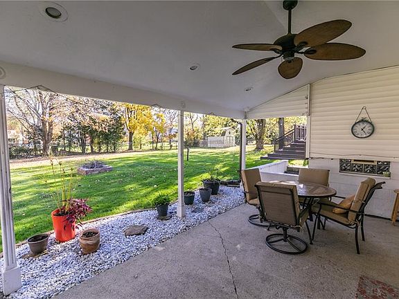 3rd image of 9593 Airlane Dr