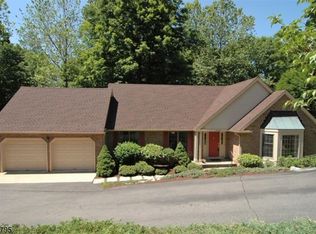 17 Cardinal Rd, Hackettstown, NJ 07840