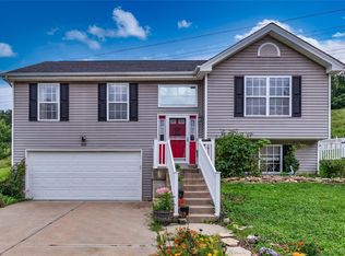 909 San Luis Dr, Fenton, MO 63026