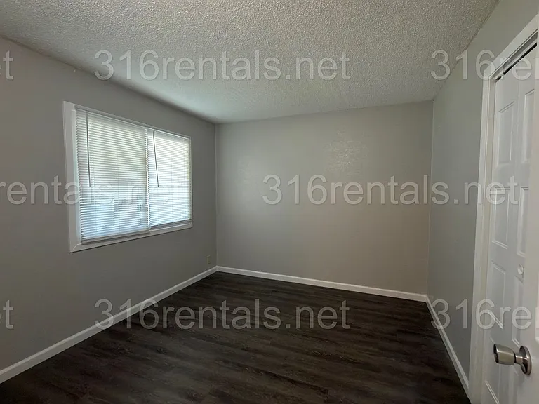 Broadview Apartments — Photo 18