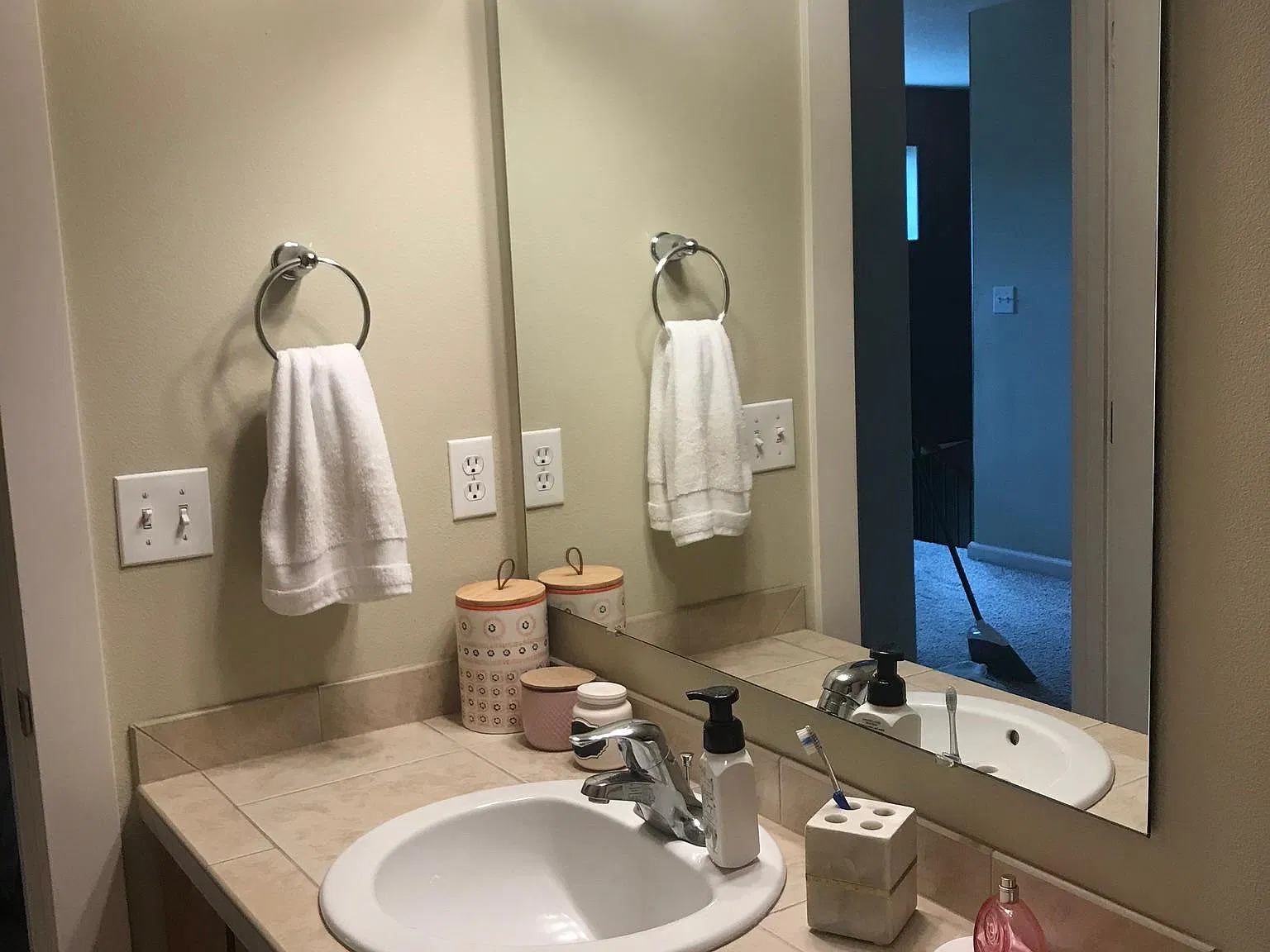 1 bed, 1.5 bath, 2090 sqft, $800 — Photo 4
