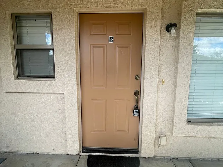 3828 N Vickie Ct — Photo 2