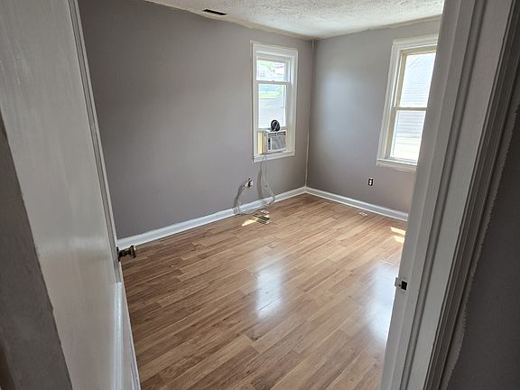 2nd image of 1216 E Main St #1/2