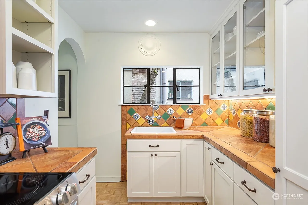 1 bed, 935 sqft, $1,400 — Photo 2