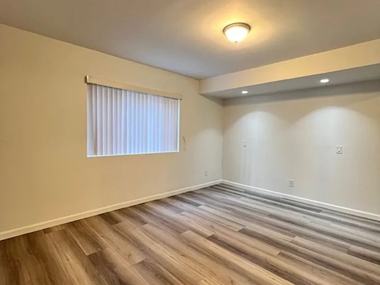 176 S Virgil Ave — Photo 9